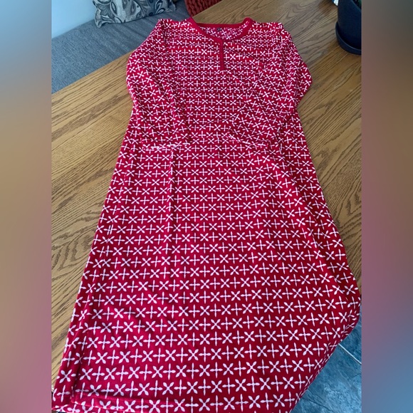 EUC Women’s Denver Hayes Long Plush NightShirt, L - Picture 1 of 3